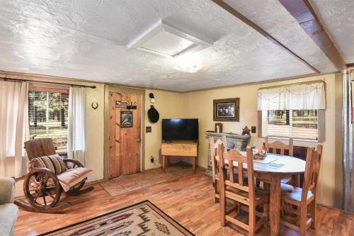 The Bunk House Historic Cabin Firepit Pet-Friendly Near Grand Canyon