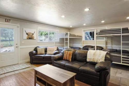 Zion Family Retreat with Private Pool, Hot Tub and Game Room