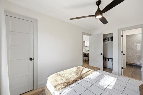 Modern Mountain-Chic Condo-Ski, Golf, Bike, Hike!