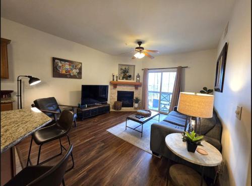 Spacious condo with pool hot tub garage gym & balcony - near Park City