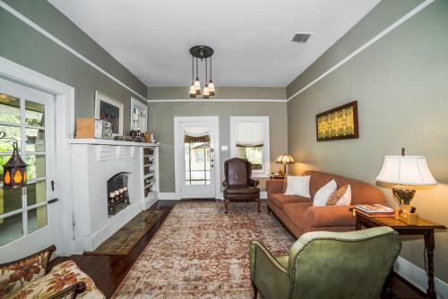 EREHWON RETREAT Private ELEGANT LIVING